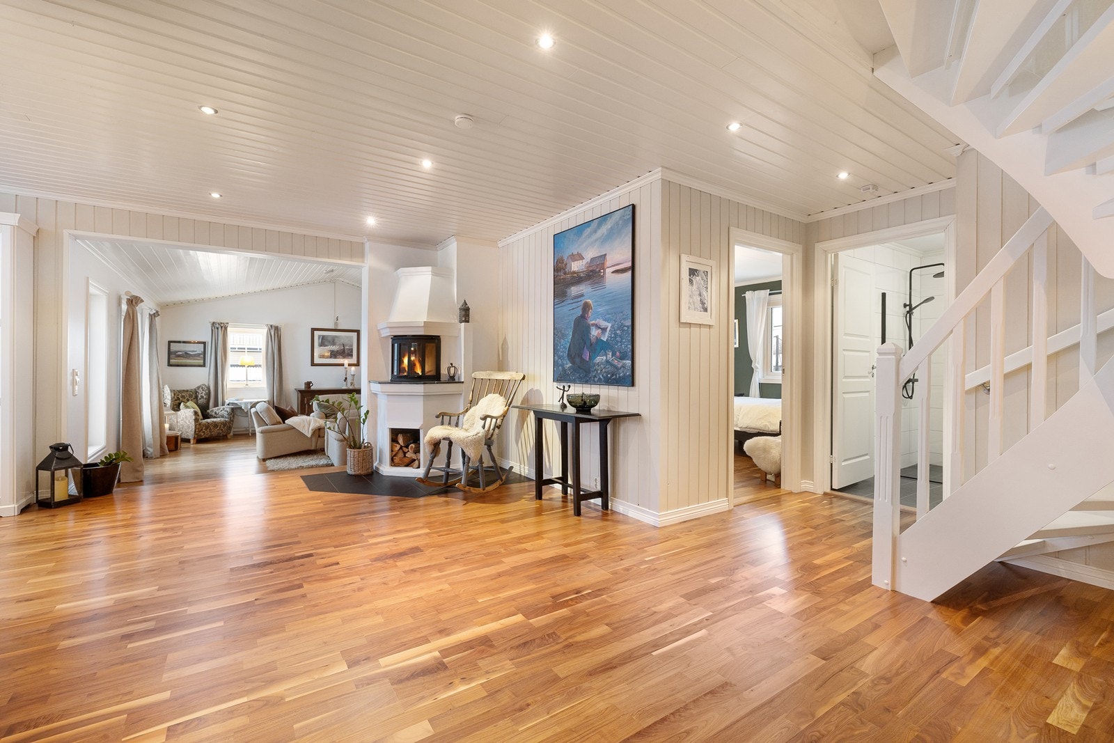 Boligen har god planløsning som gir en god flyt til alle rommene. Galleribilde