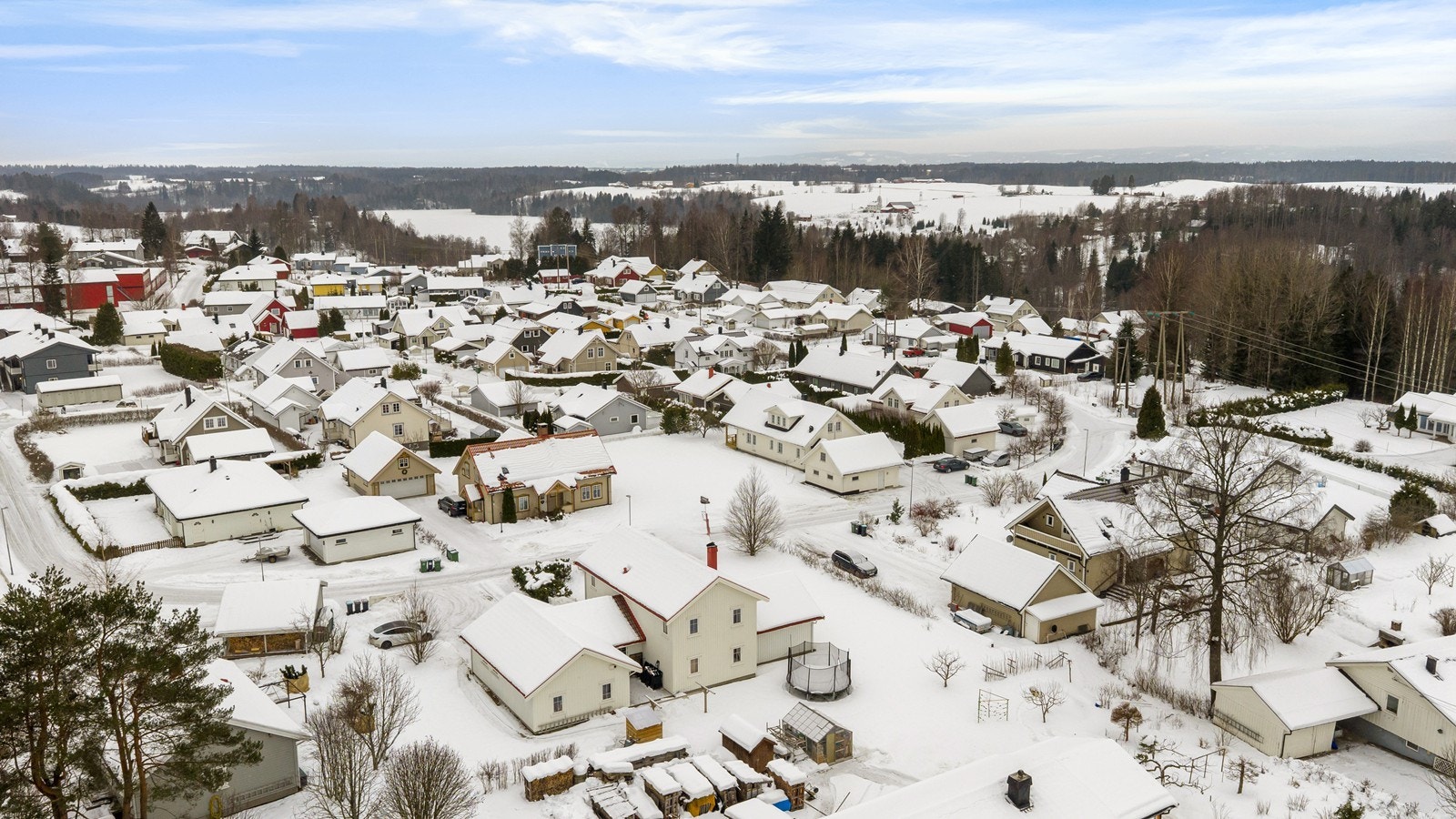 Områdebilde. Mogreina har også nærhet til Oslo Lufthavn Gardermoen og ligger praktisk til med kort vei ut på E6. Galleribilde