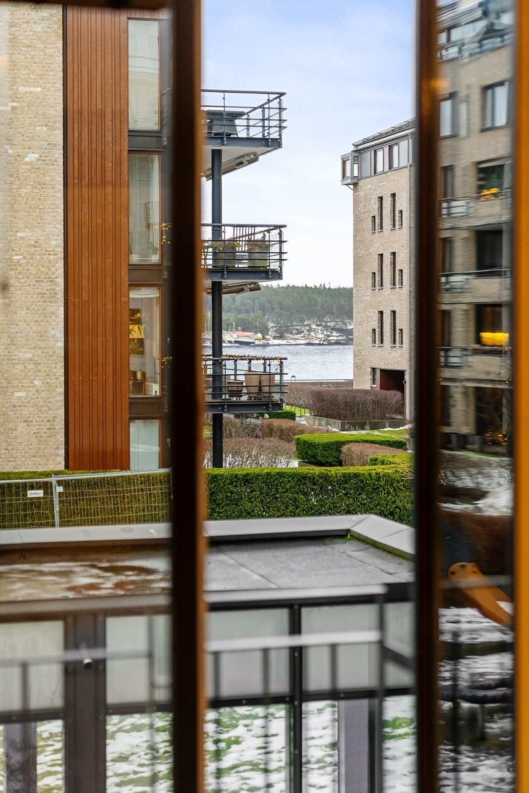 Utsyn til sjøen fra hovedsoverom Galleribilde