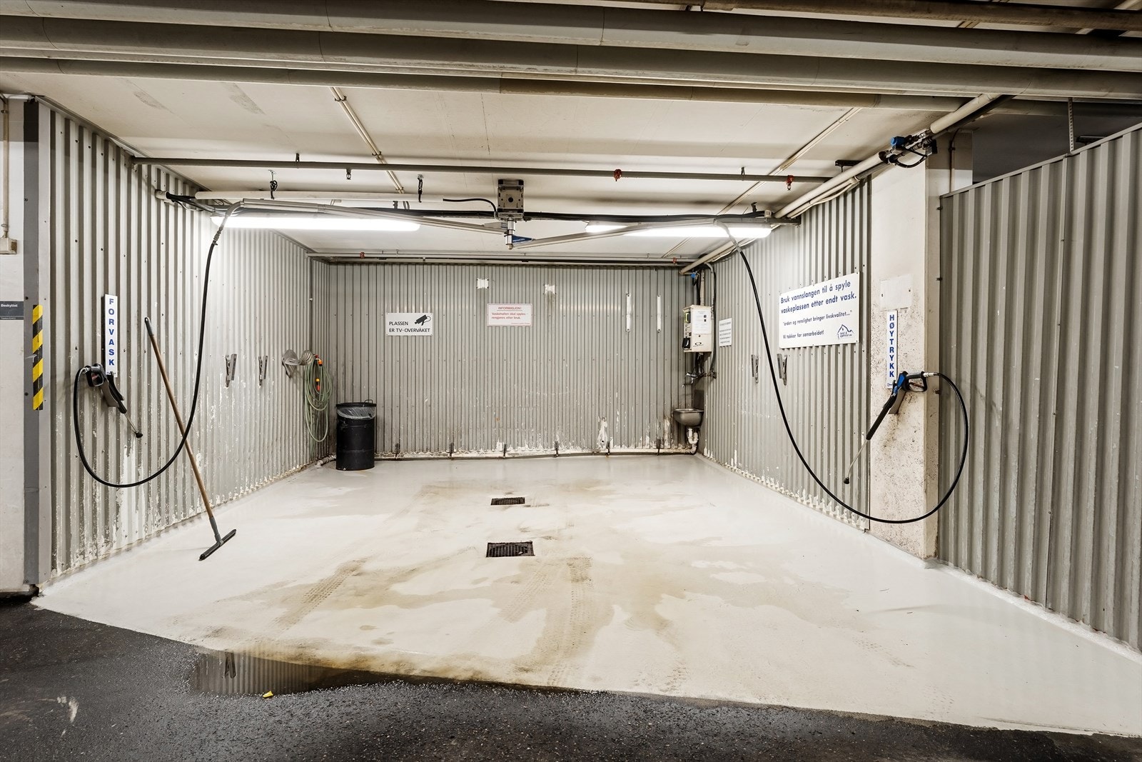 I garasjeplan K1 er det selvvaskanlegg for beboernes benyttelse. Galleribilde