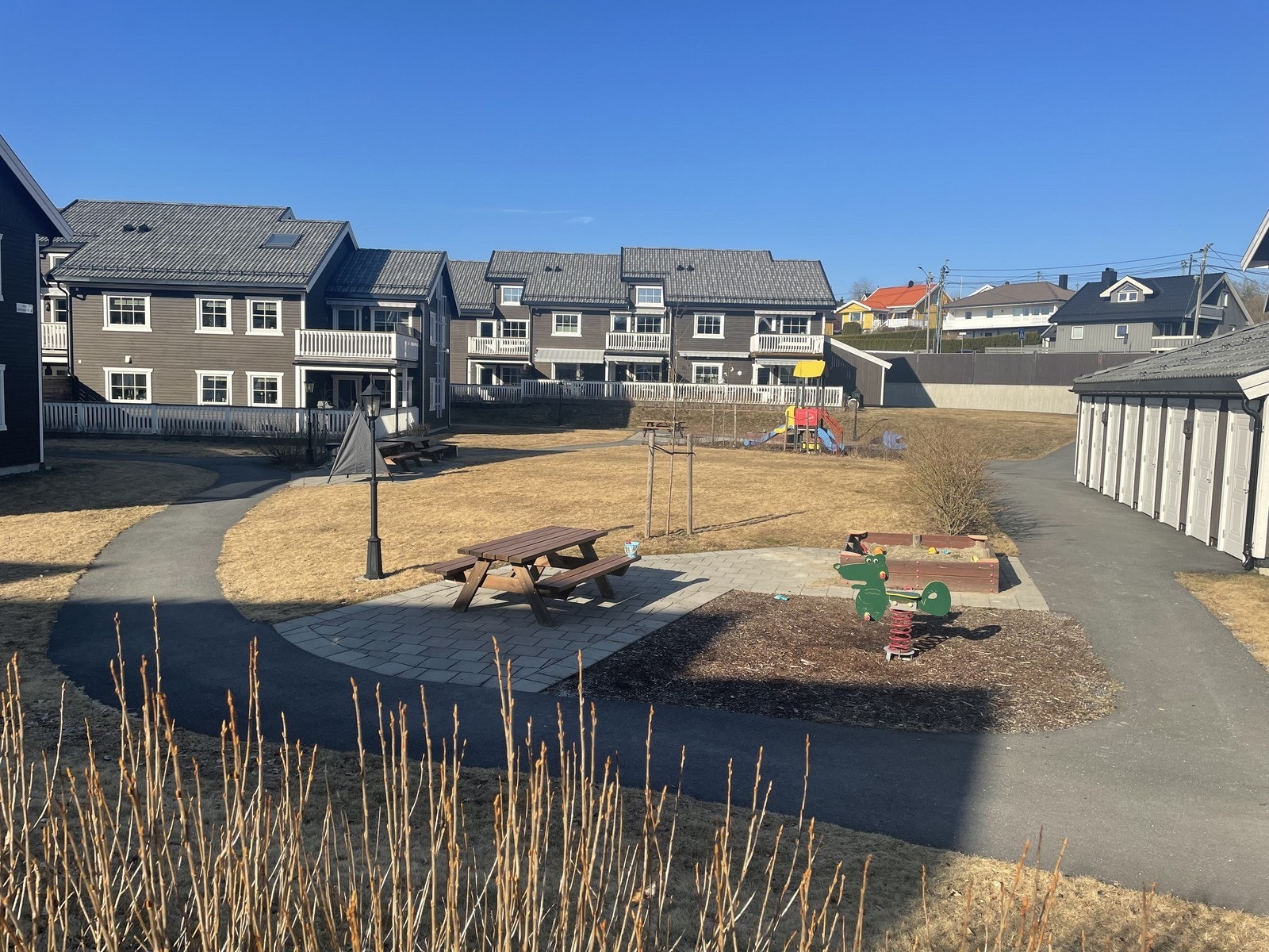 Fellesområdet er barnevennlig og pent opparbeidet. Galleribilde