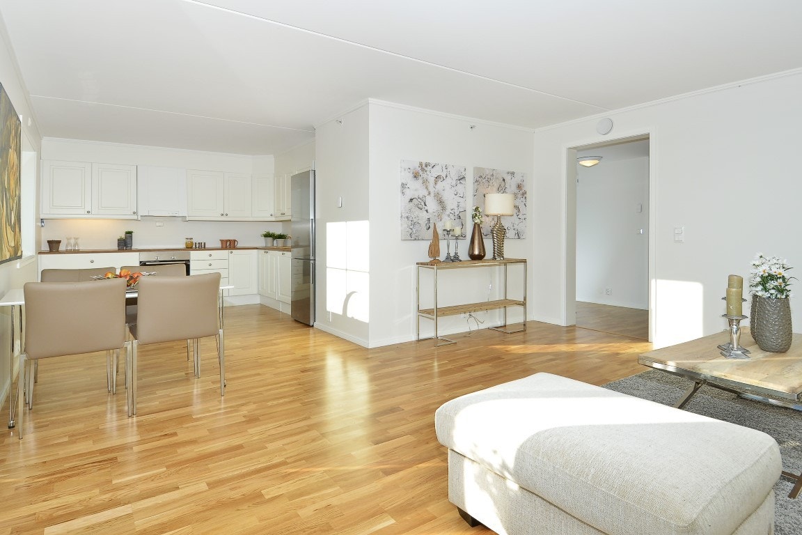 Stue med åpen kjøkkenløsning (avvik fra bildene kan forekomme) Galleribilde