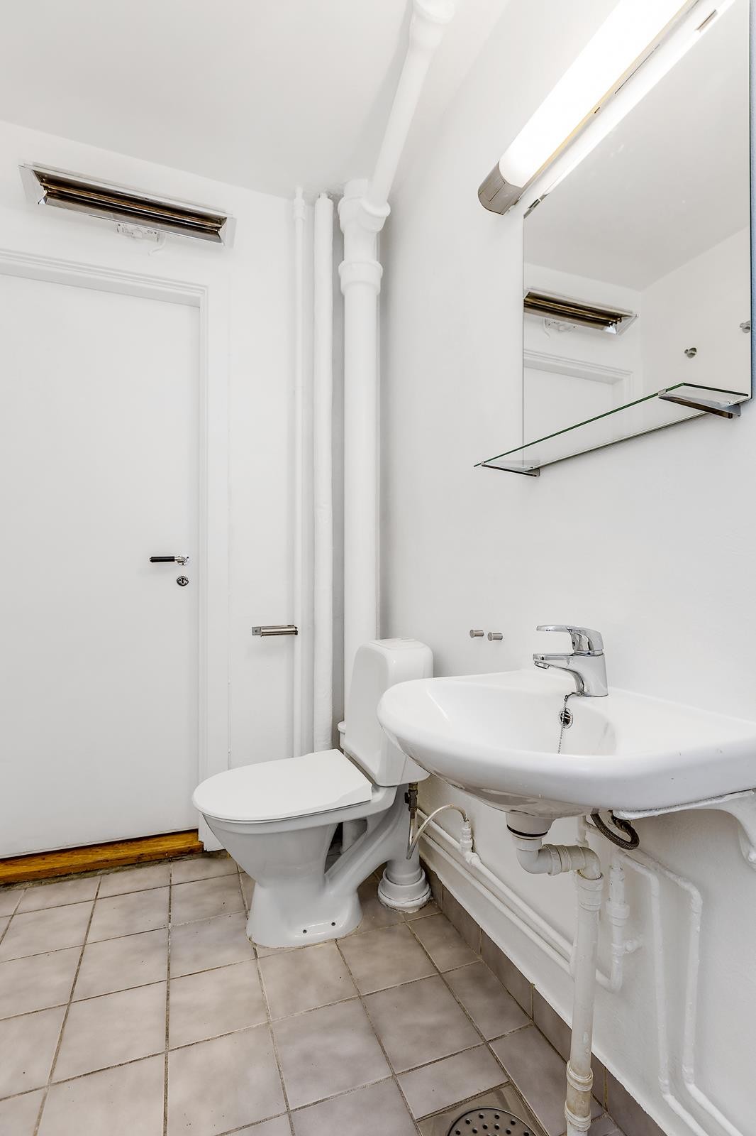 Bad. Fellesvaskeri i kjeller Galleribilde