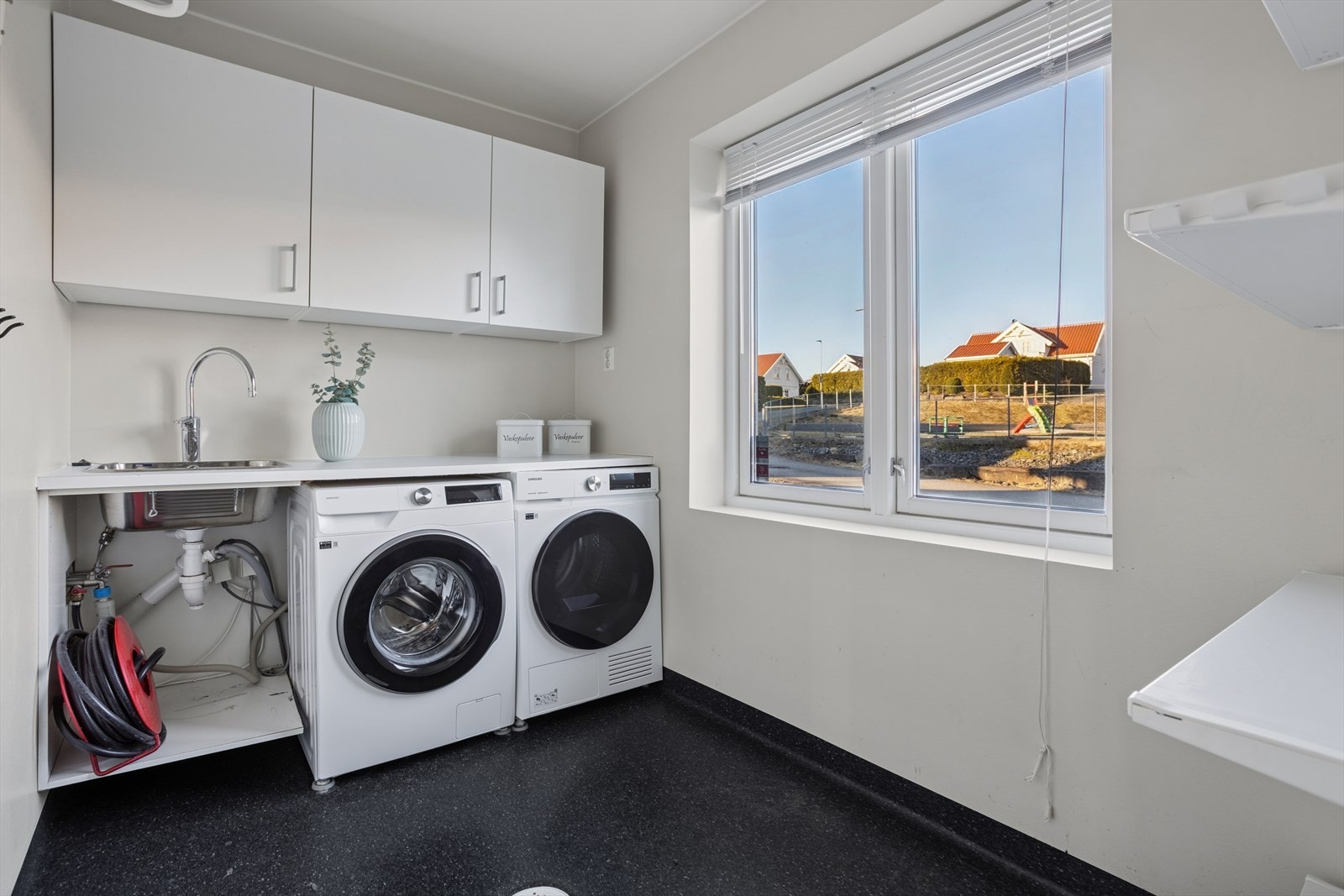 Vaskerommet. Galleribilde