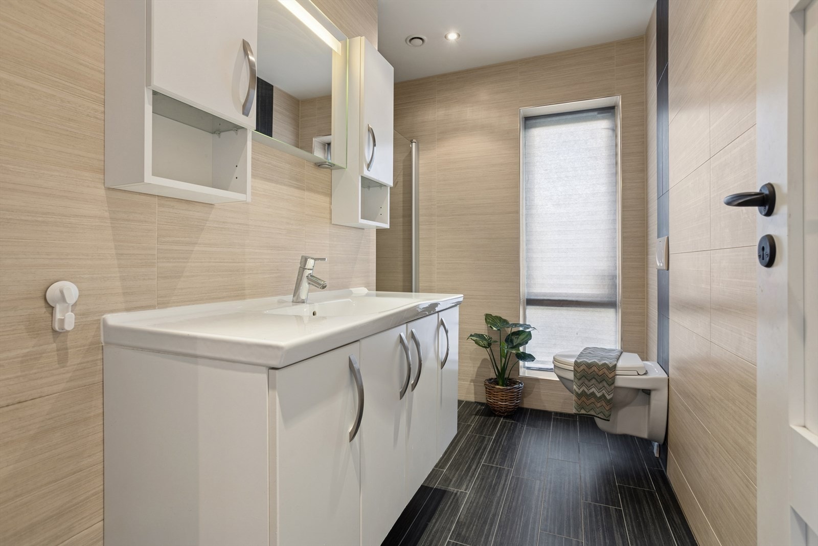 Bad 1 etasje med dusj. Galleribilde