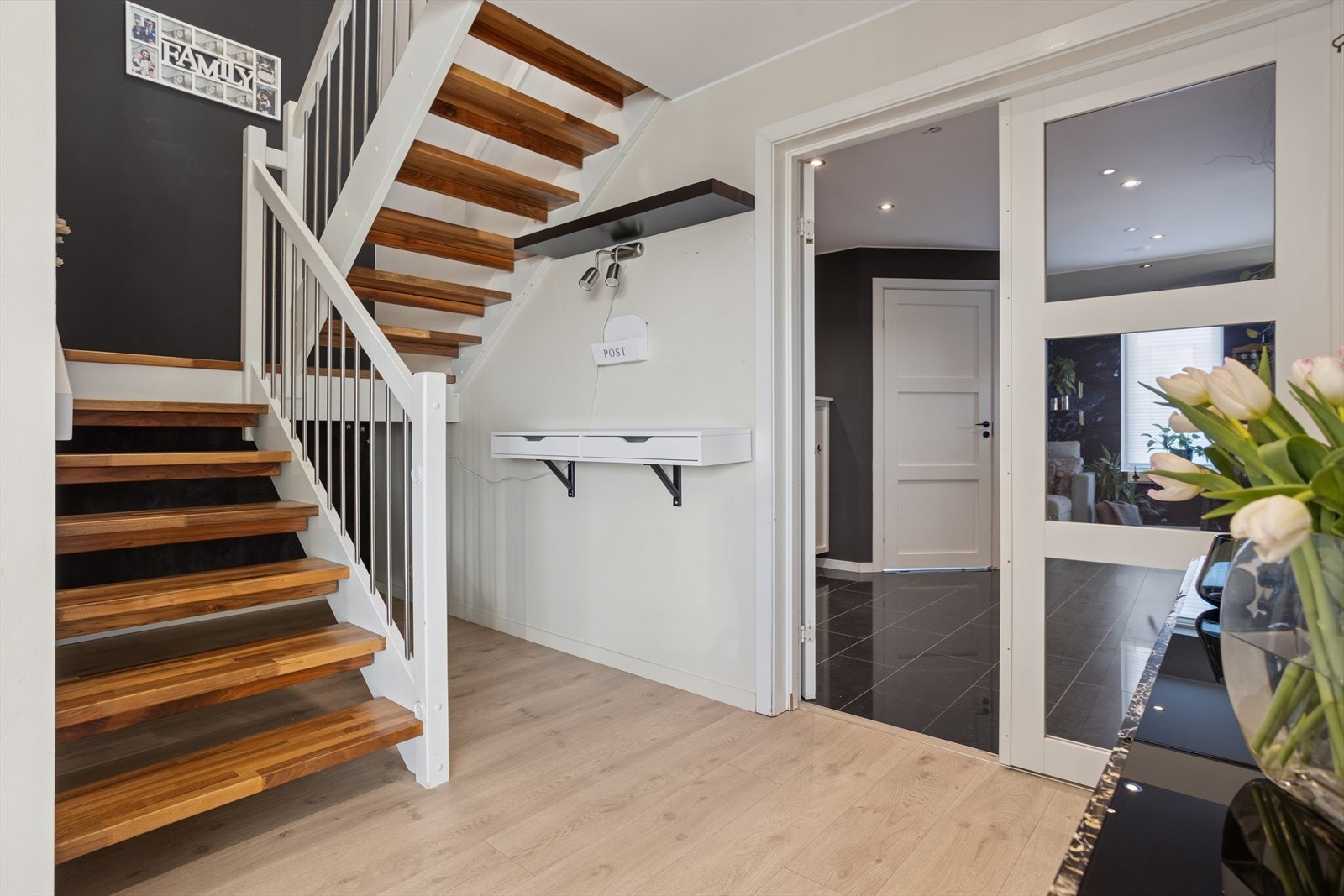 Trapp mot loftetasjen. Galleribilde