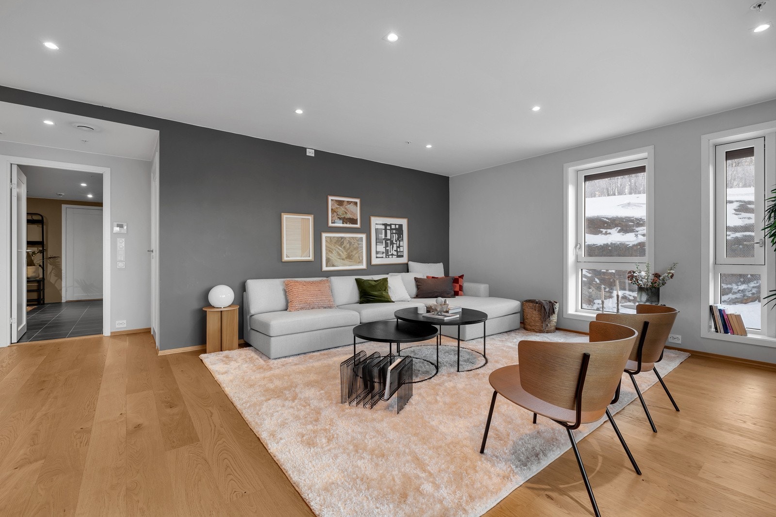 Her finner du rikelig med plass til stor dagligstue Galleribilde