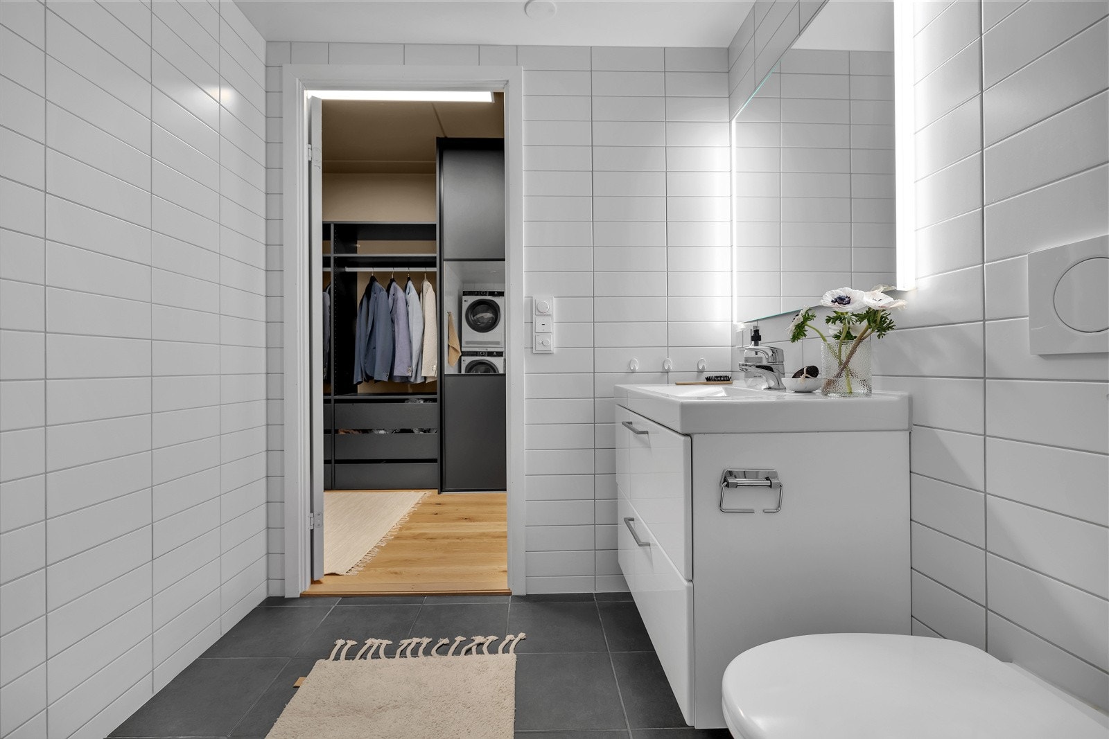 Soveormmet har direkte adkomst til dette praktiske badet Galleribilde