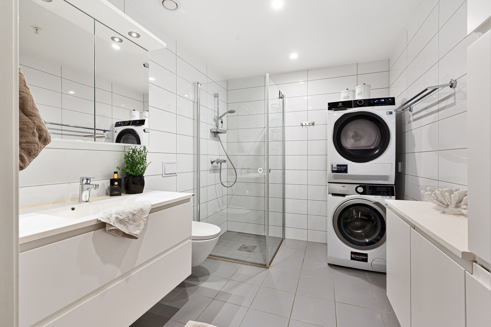 Lys flislagt bad på ca. 6m² Galleribilde