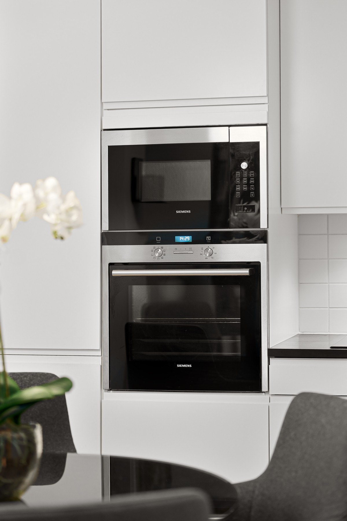 Ovnen er plassert i en praktisk arbeidshøyde. Galleribilde