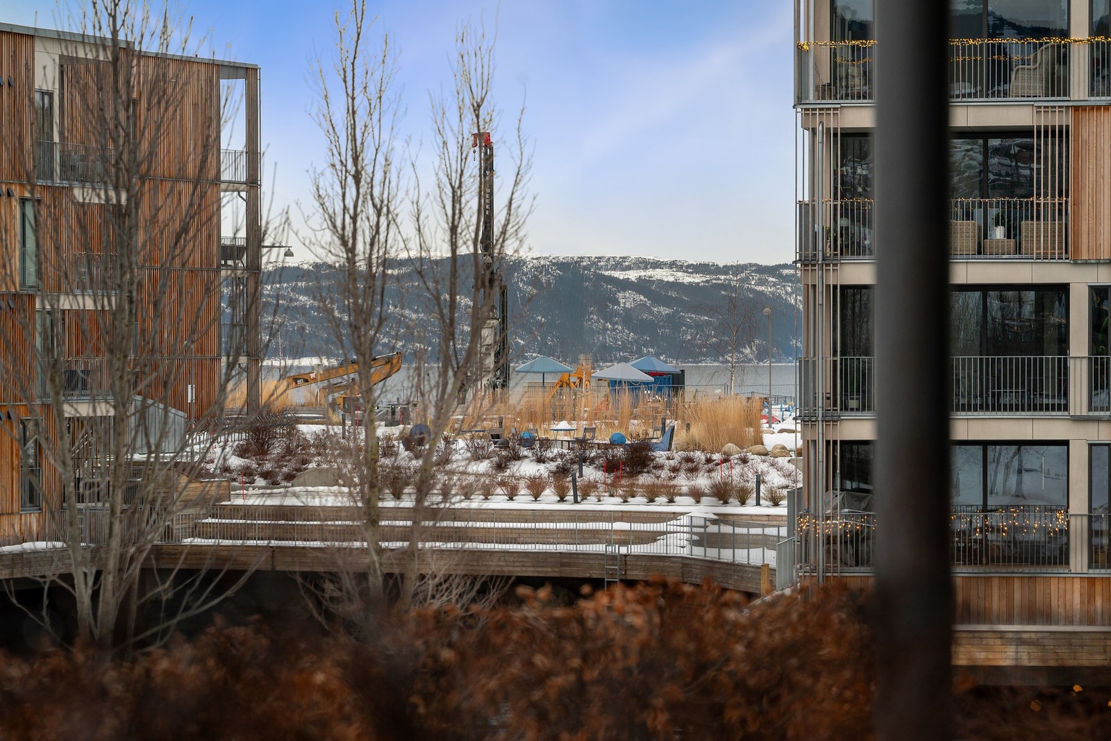 Fra terrassen nyter man en god utsikt mot kanalen. Galleribilde