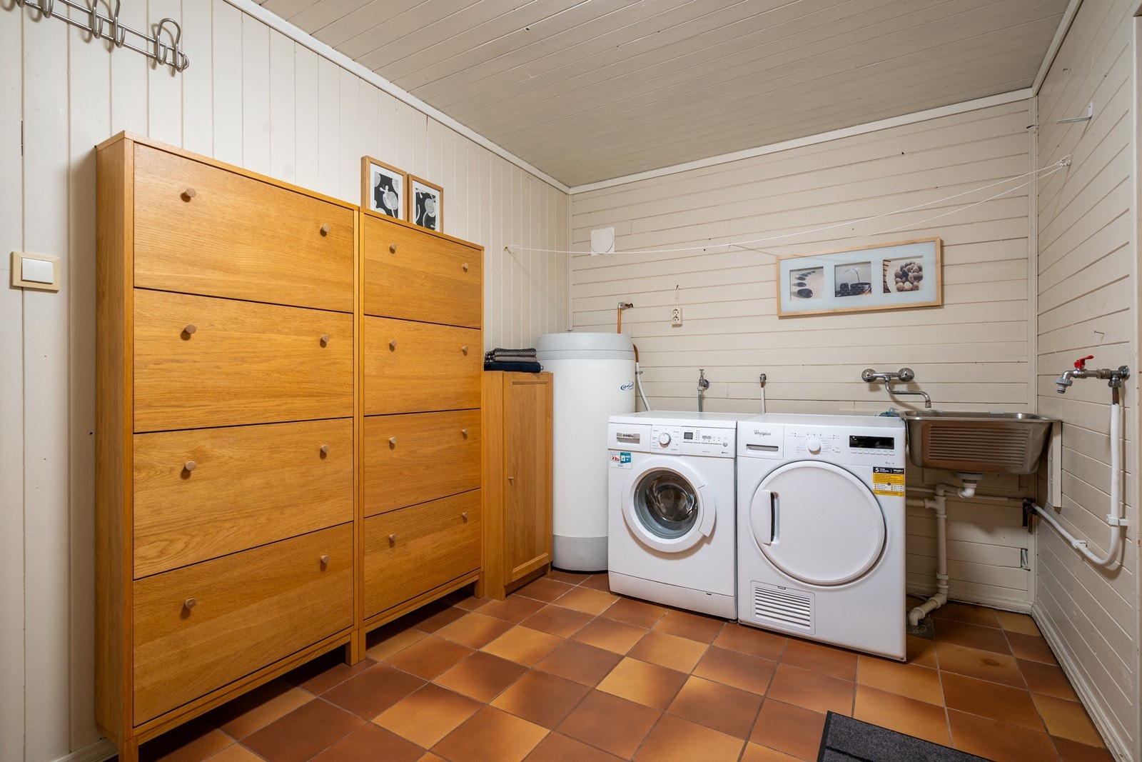 Vaskerom med utgang til garasje Galleribilde