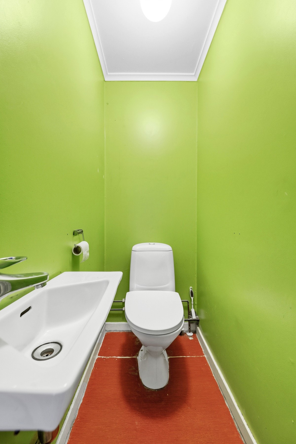 Toalett med servant. Galleribilde