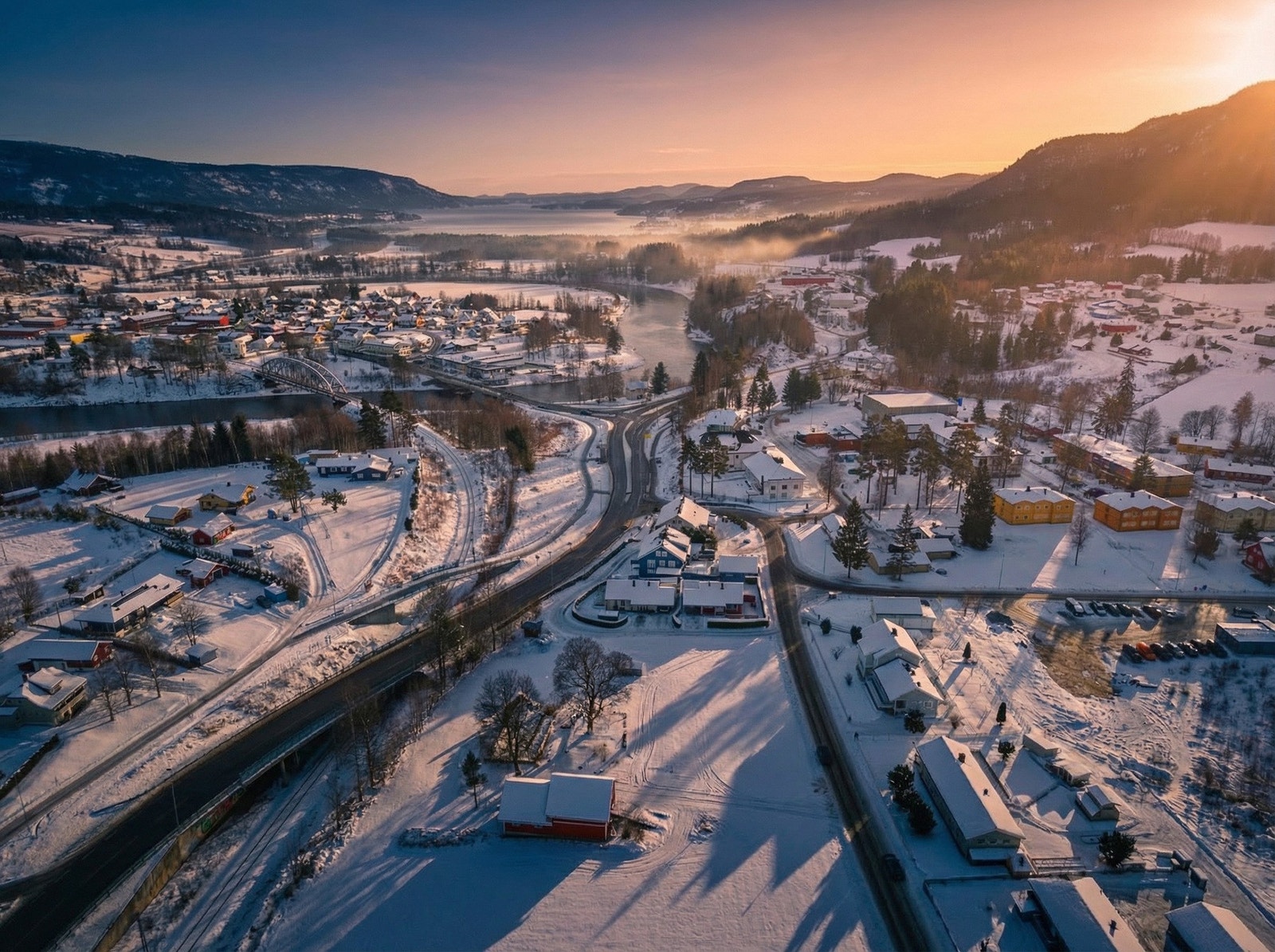 Flott oversiktsbilde av nærområdet med vakker natur og gode solforhold. Galleribilde