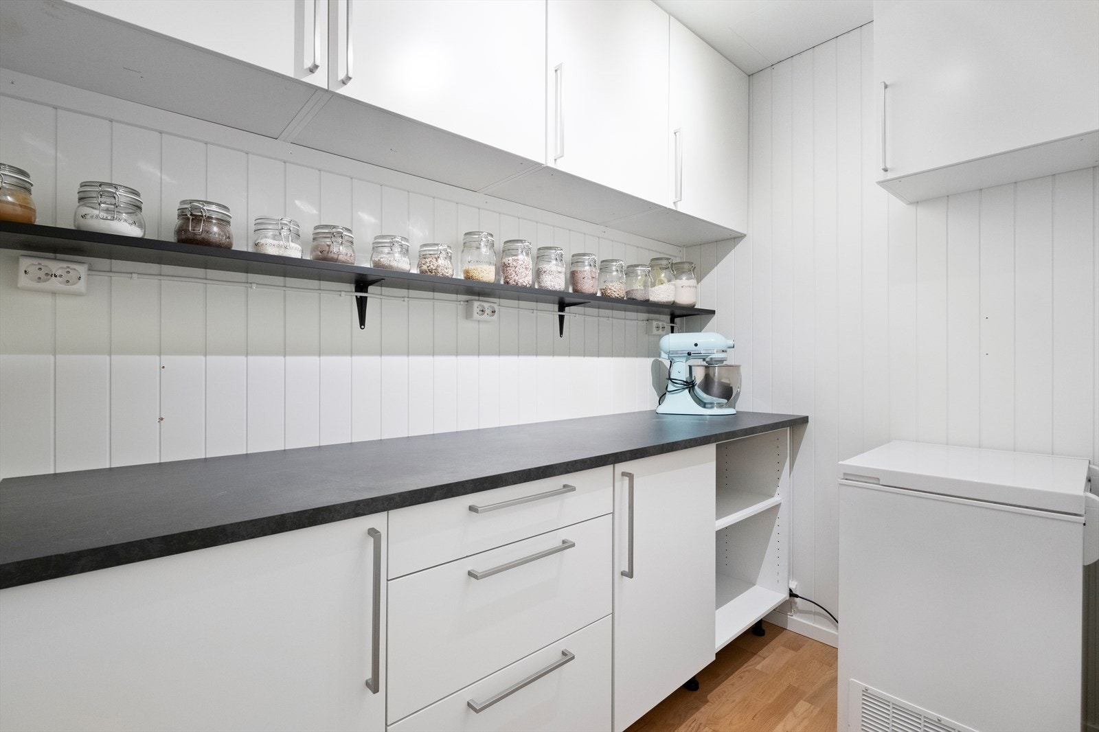 Boden har en praktisk innredning. Galleribilde