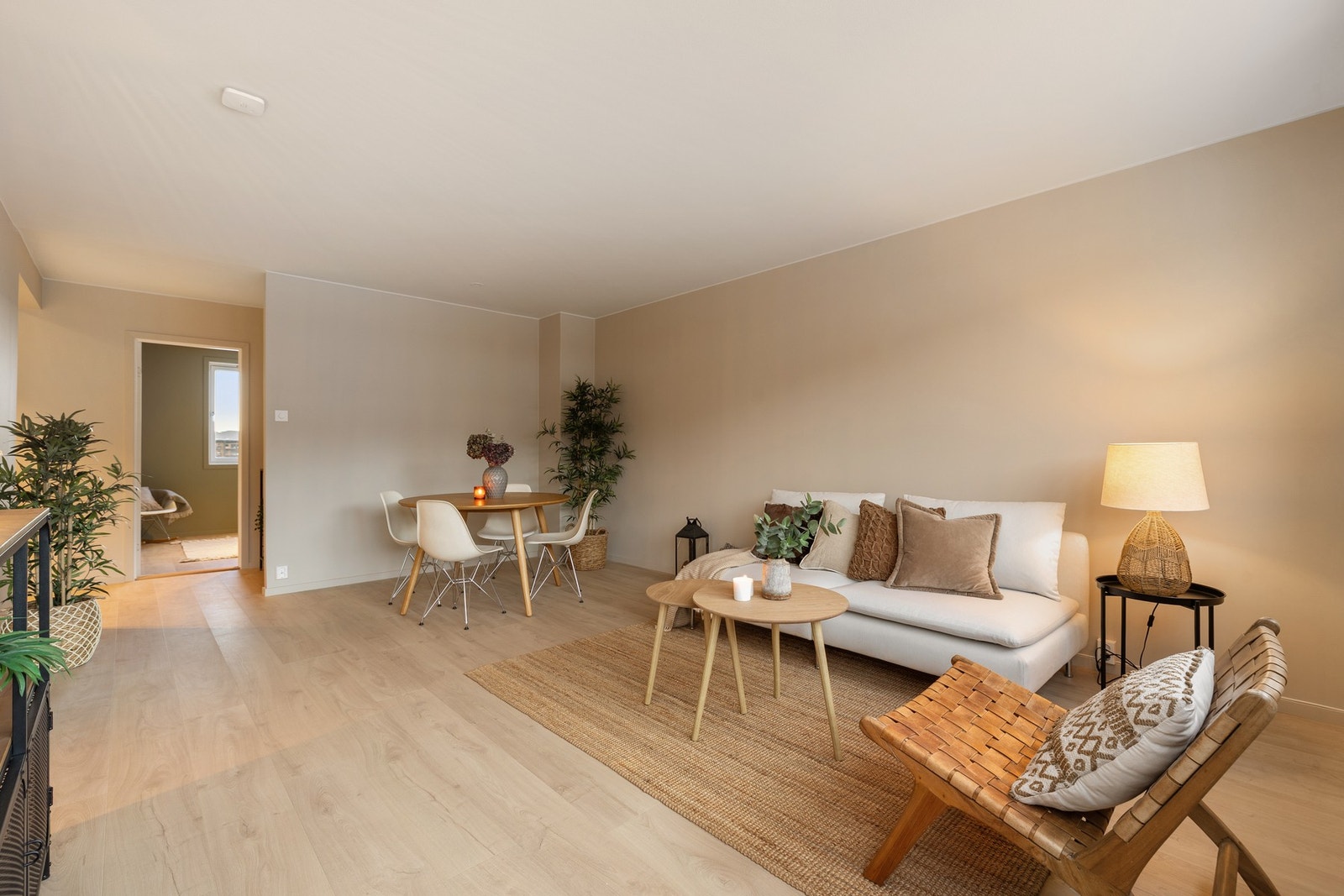 Det er god plass til å innrede med både sofakrok og spisestue. Galleribilde