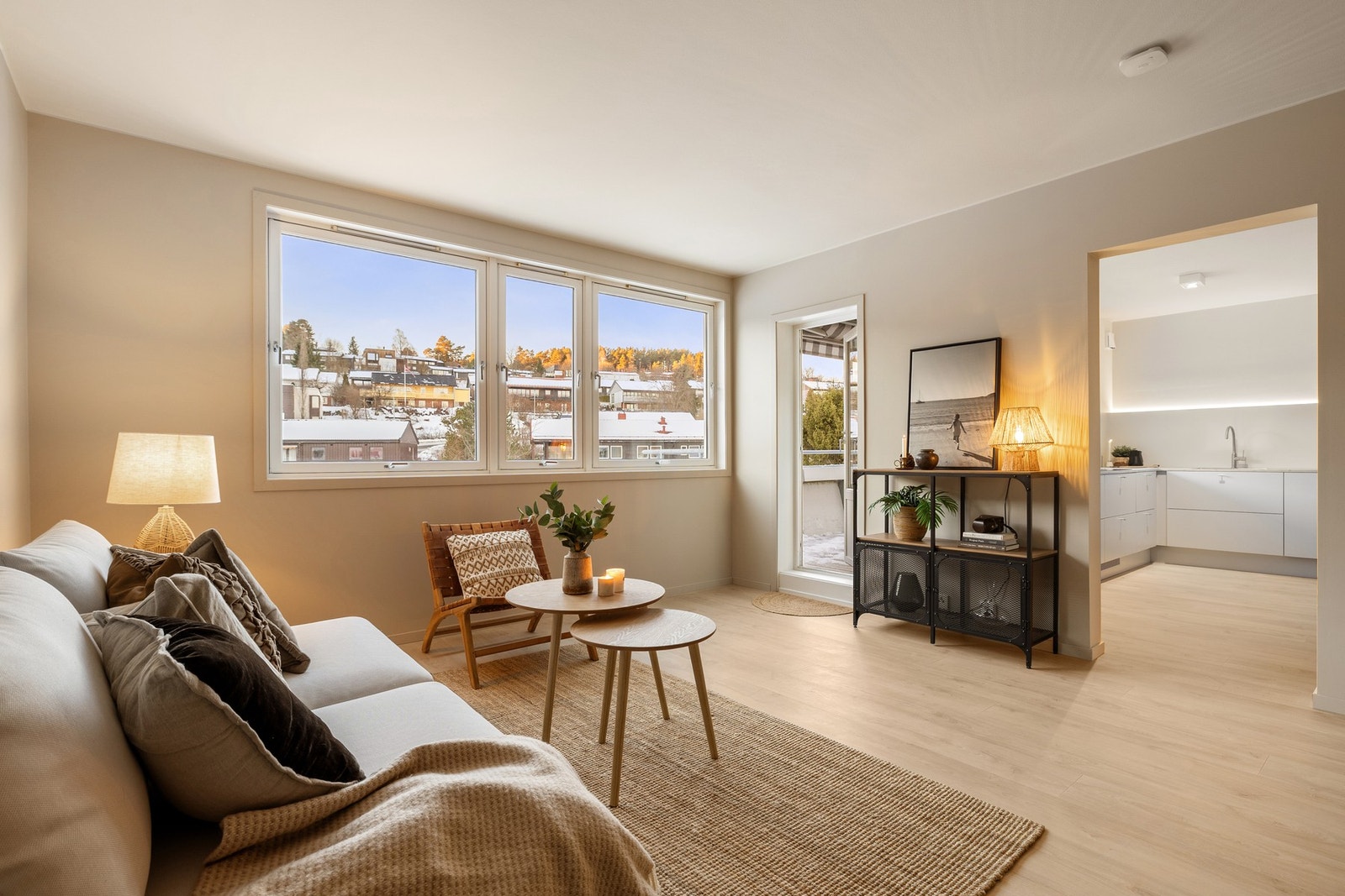 Stuen sammen med kjøkken utgjør 31,5 kvm. Galleribilde