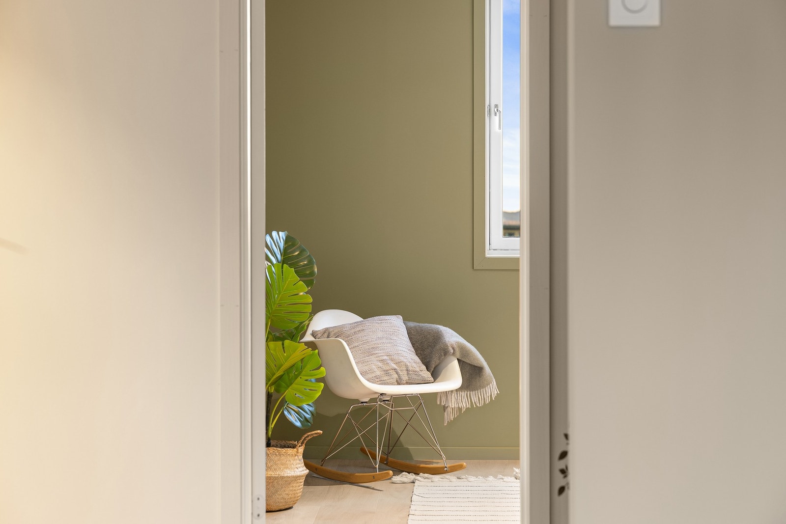 Det elektriske anlegget er også betydelig oppgradert med nye stikkontakter, brytere og dimmere i hele leiligheten. Galleribilde