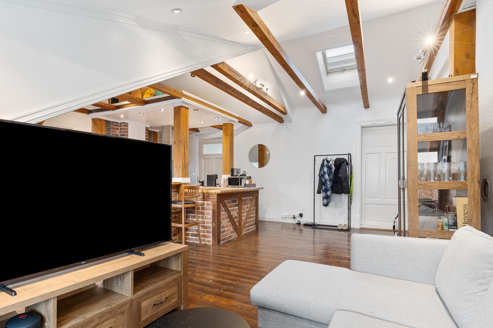 Den byr på 2 soverom og kule detaljer. Galleribilde