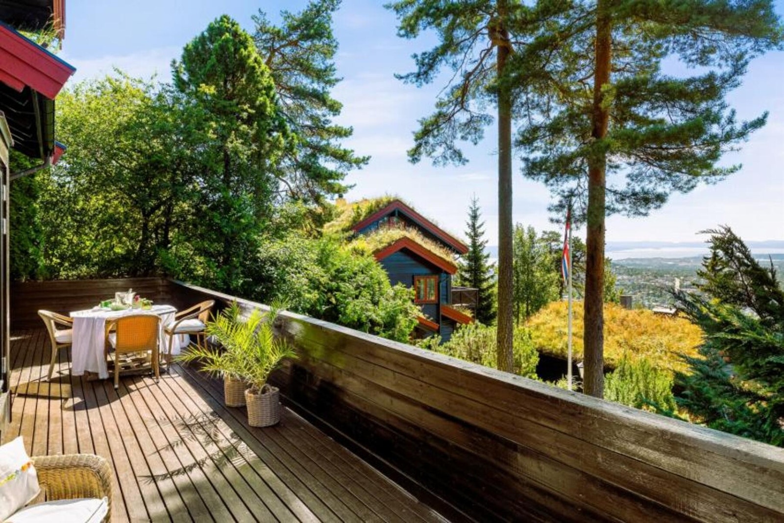 Sommer på terrassen - perfekt for lange sommerdager Galleribilde