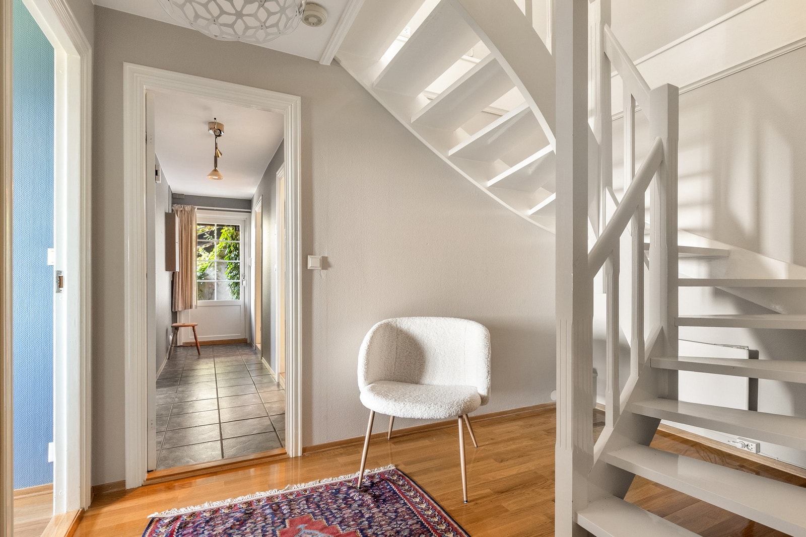 Trappegang i underetasjen. Det er i tillegg egen inngang til underetasjen Galleribilde