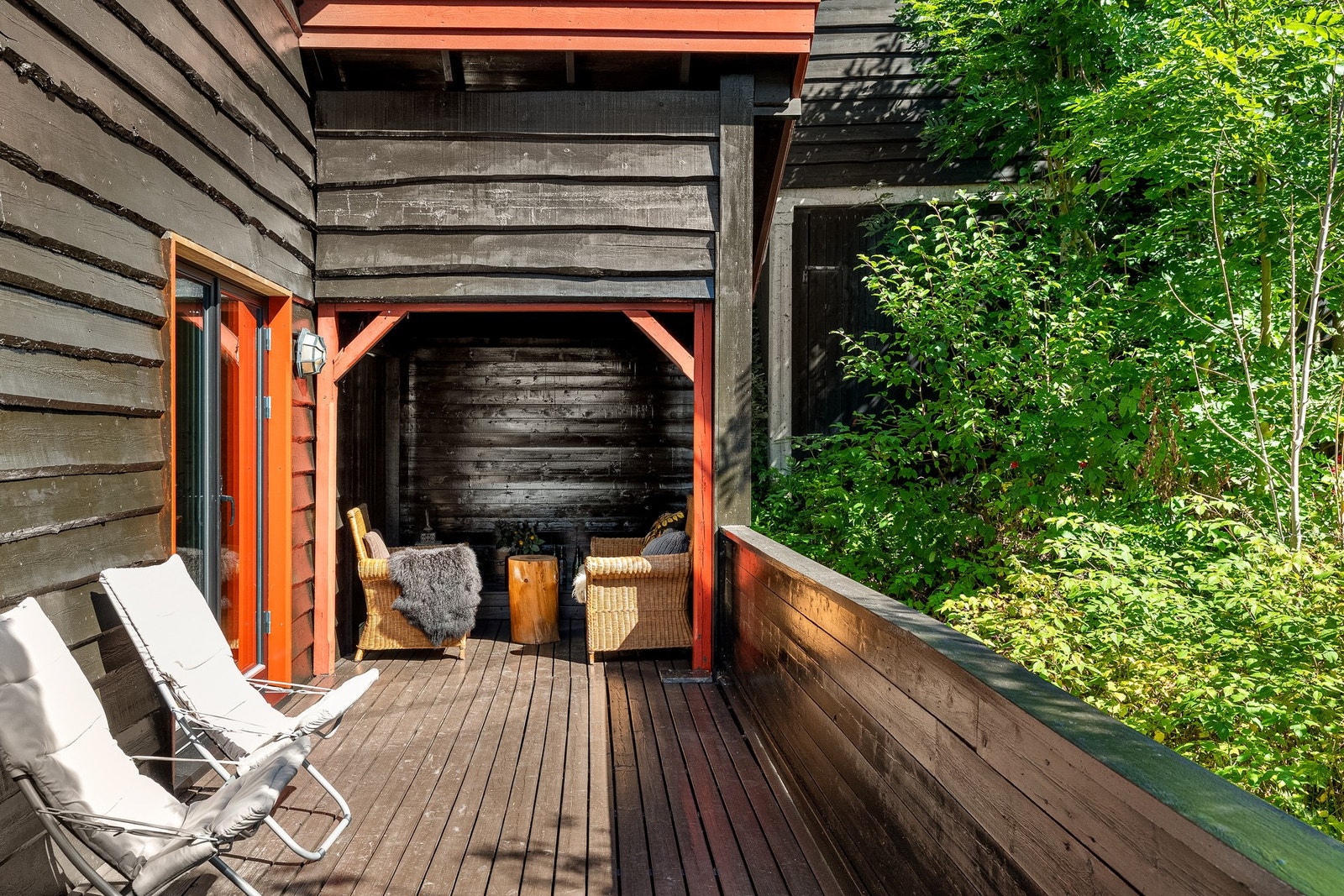 Delvis overbygd veranda mot sydøst - solrik med mulighet for skygge Galleribilde