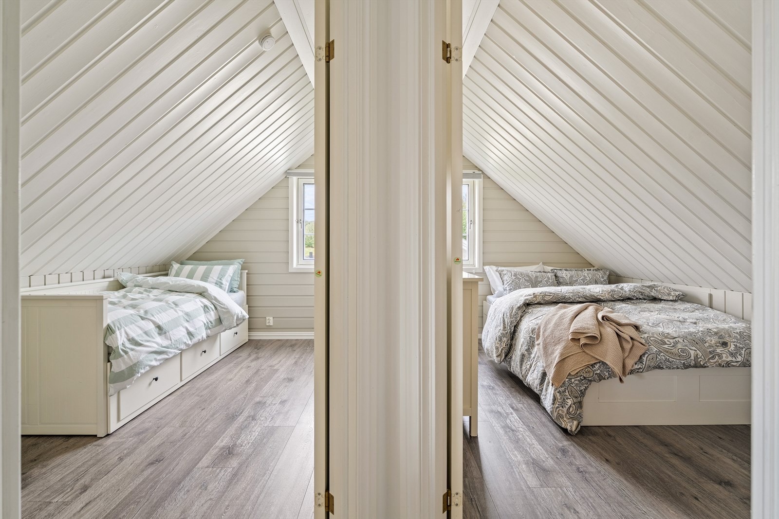 I boligens andre etasje finner du tre romslige soverom med gode møbleringsmuligheter. Galleribilde