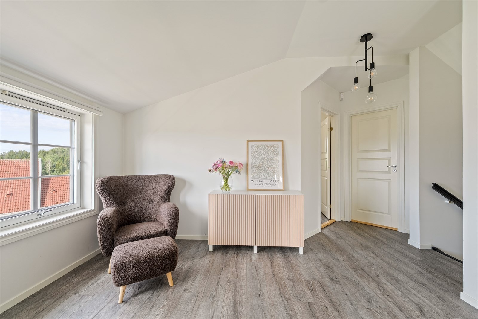 I andre etasje er det i dag en loftstue som binder alle rommene sammen. Galleribilde