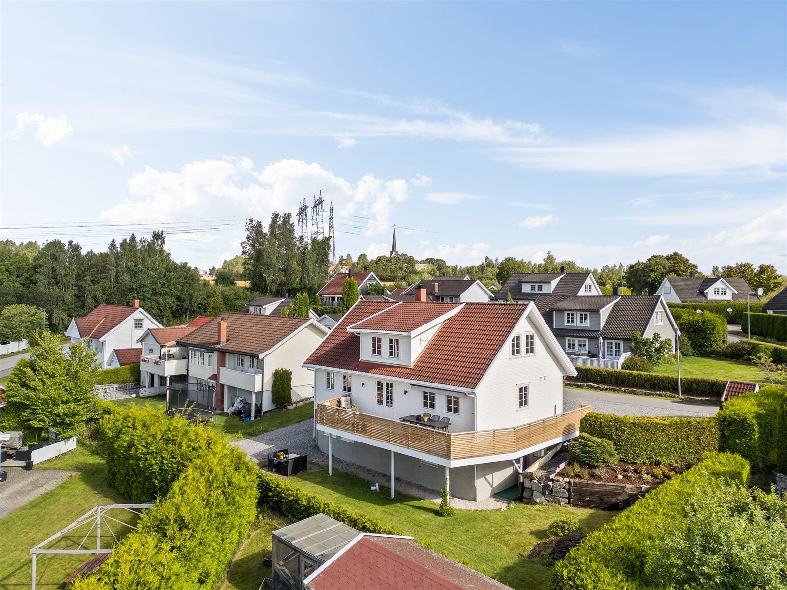 Her bor man med nærhet til barnehager, skoler, bussforbindelser og dagligvare. Galleribilde