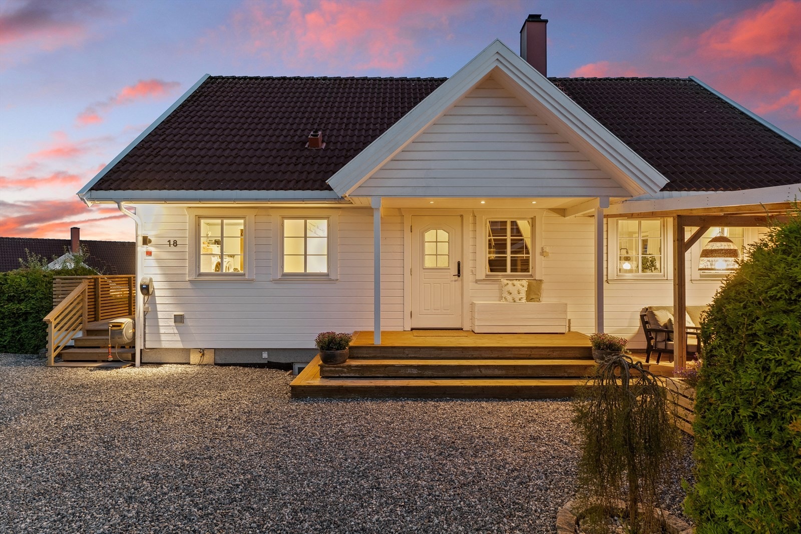 Om du enda ikke er overbevist til å ta turen på visning, vil du bli det av disse stemningsfulle kveldsbildene! Galleribilde