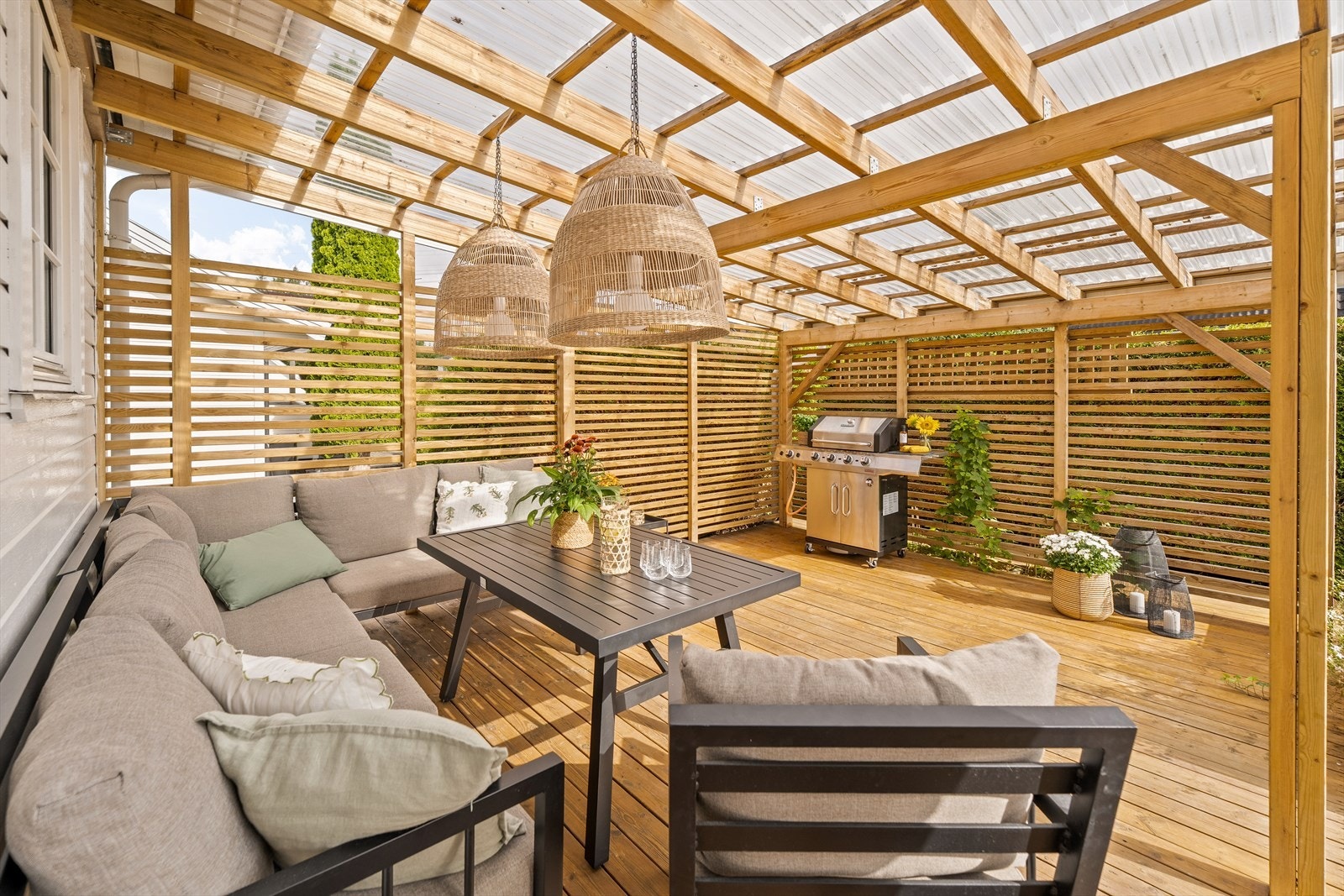 Terrassen er et naturlig samlingspunkt for hyggelige stunder med familie og venner. Galleribilde