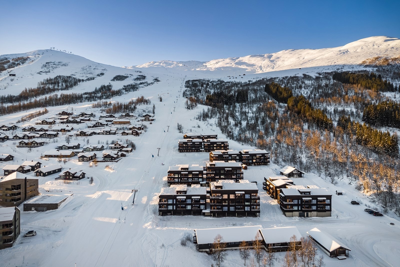 Skisenteret er et av de mest snøsikre i Norge og har fantastiske alpinbakker, samt et ubeskrivelig frikjøring terreng Galleribilde
