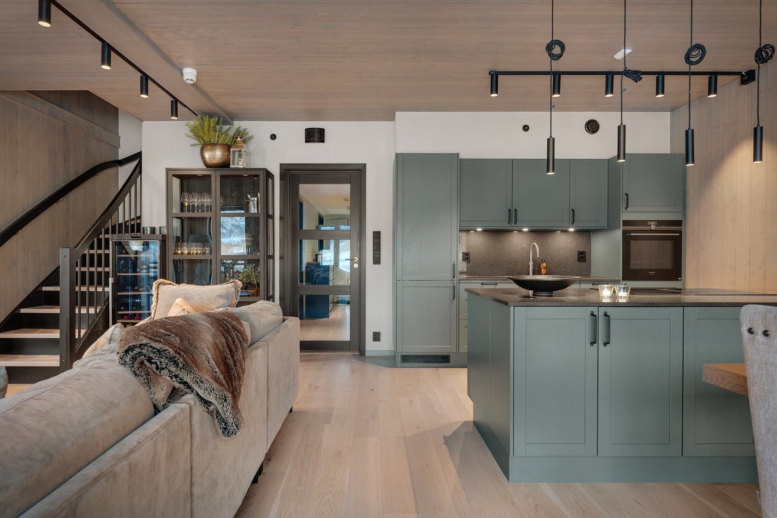 Gulvene er belagt med 1-stavs eikeparkett Galleribilde