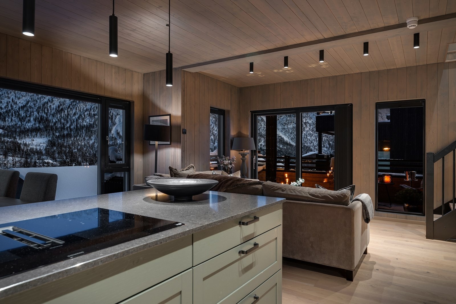 Elegante Helgatunvegen 34 presenteres av Thomas Bull Wingaard v/EiendomsMegler 1
Foto v/ Arvid Berg - Imotiv AS Galleribilde