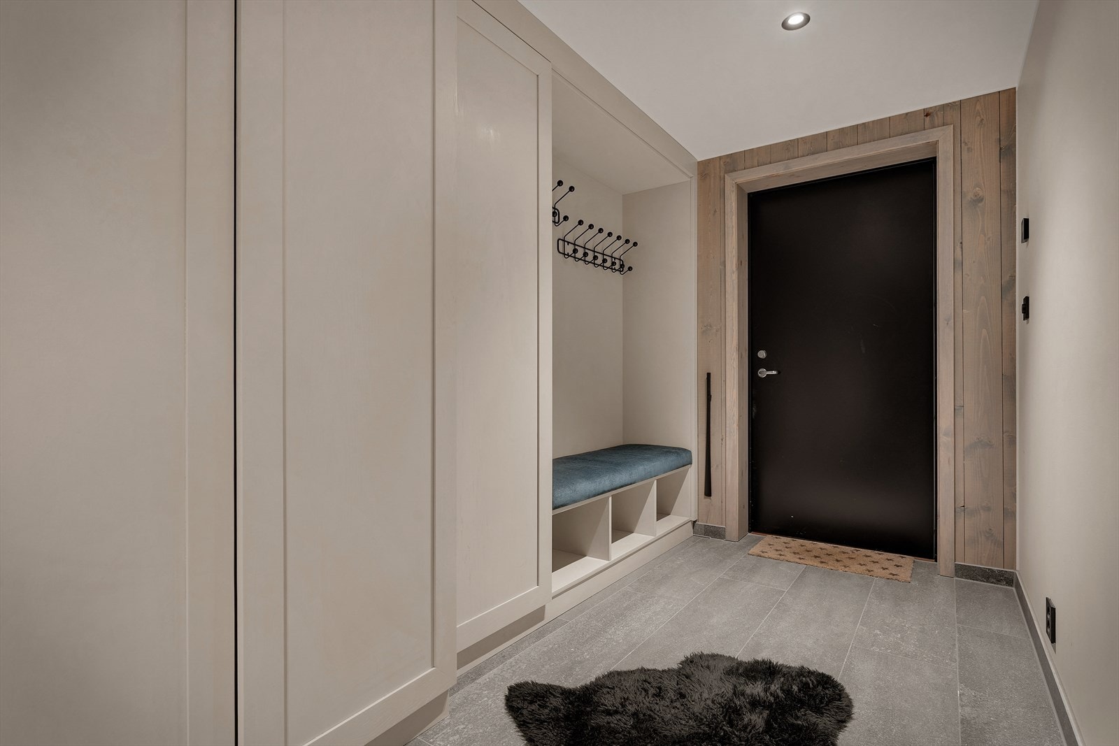 Man blir ønsket velkommen inn i en hyggelig entre Galleribilde