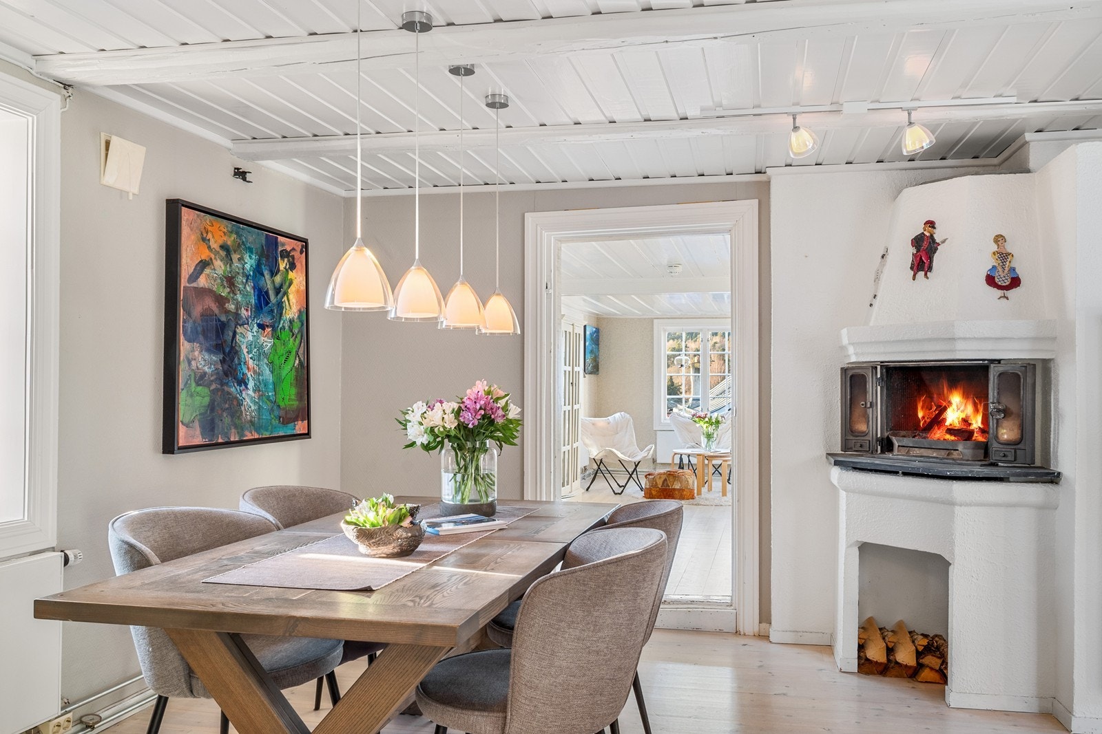 Opprinnelig verneverdig enebolig ble vesentlig tilbygd i 1988 og består dermed av en eldre og nyere del i fin harmoni. Galleribilde