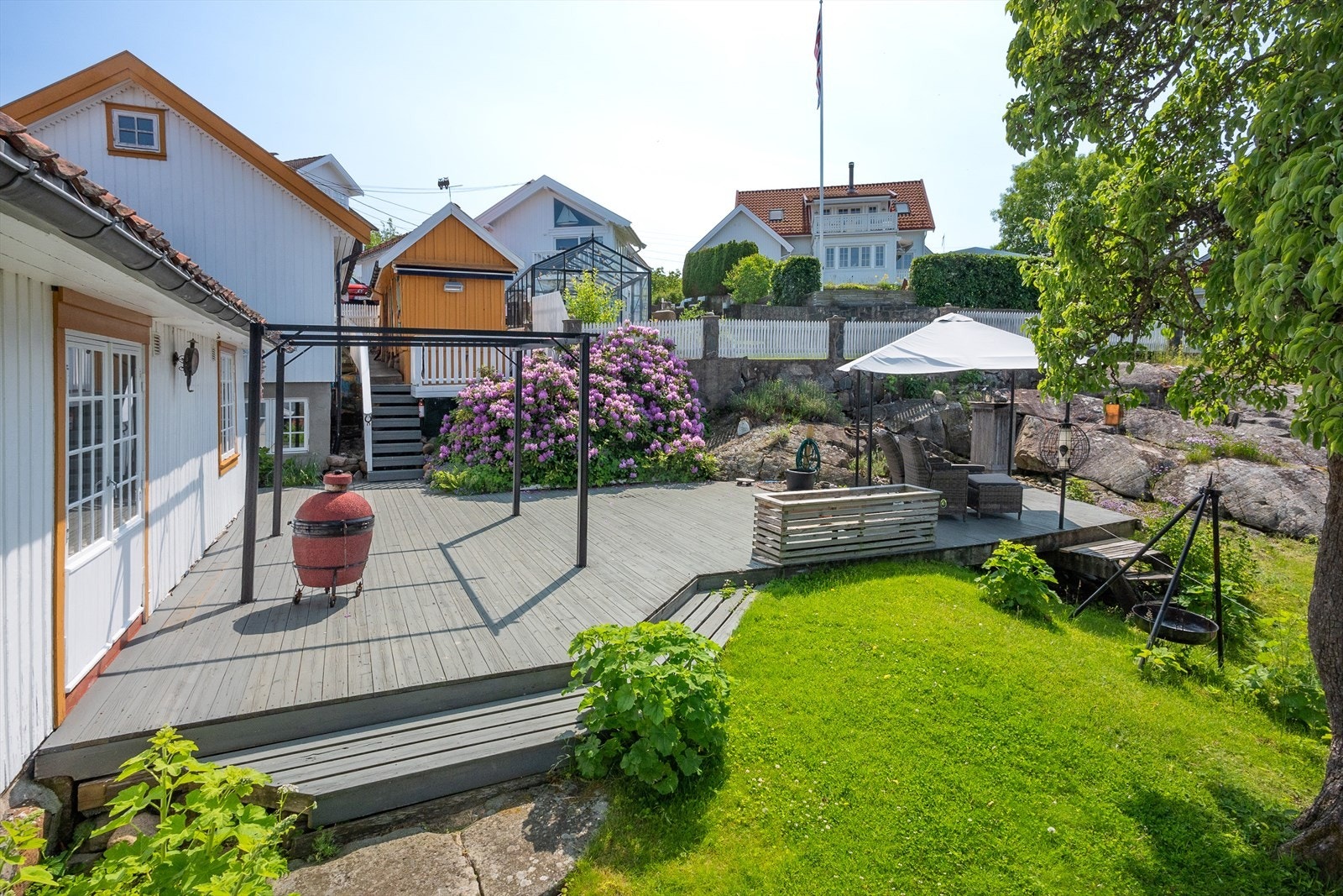 Ta måltidene ute ved et spisebord, slapp av i en lounge eller sol deg på solsengen. Galleribilde