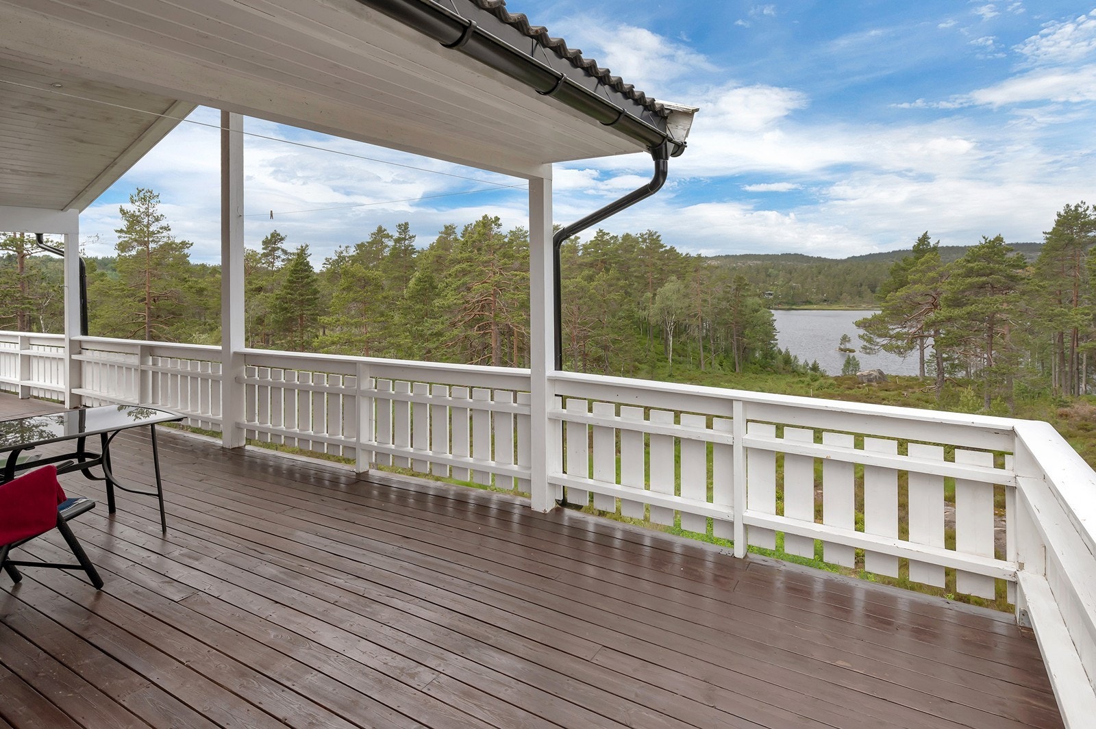 Dette er en spennende mulighet i et populært hytteområde. Hytten har en særdeles idyllisk og solrik beliggenhet rett ved Stemvannet. Galleribilde