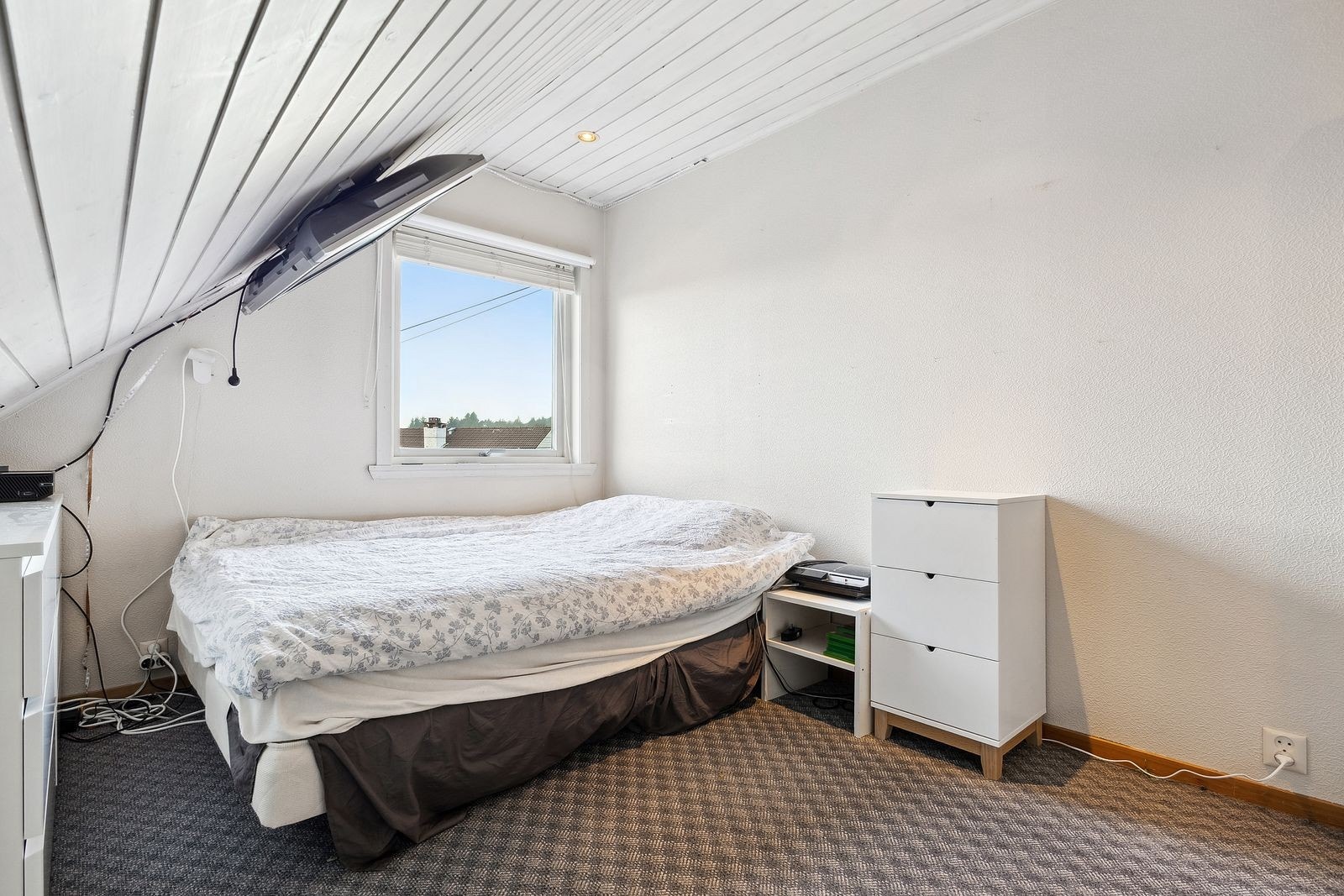 Soverom 2: Stort lyst og fint soverom. Galleribilde