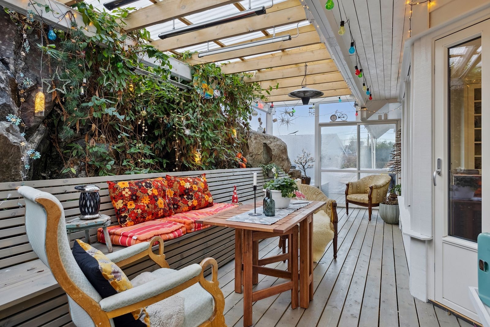 Idyllisk og skjermet uteplass. Galleribilde