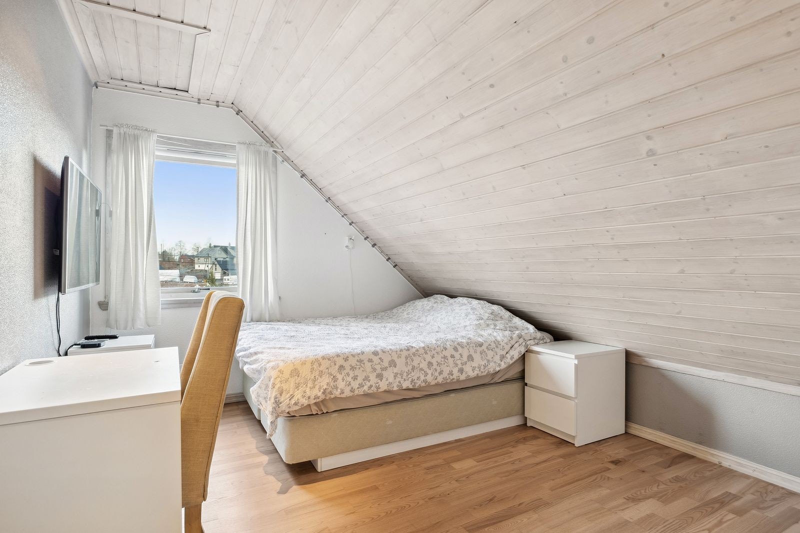 Soverom 3: Et stort og fint rom i lyse farger. Galleribilde