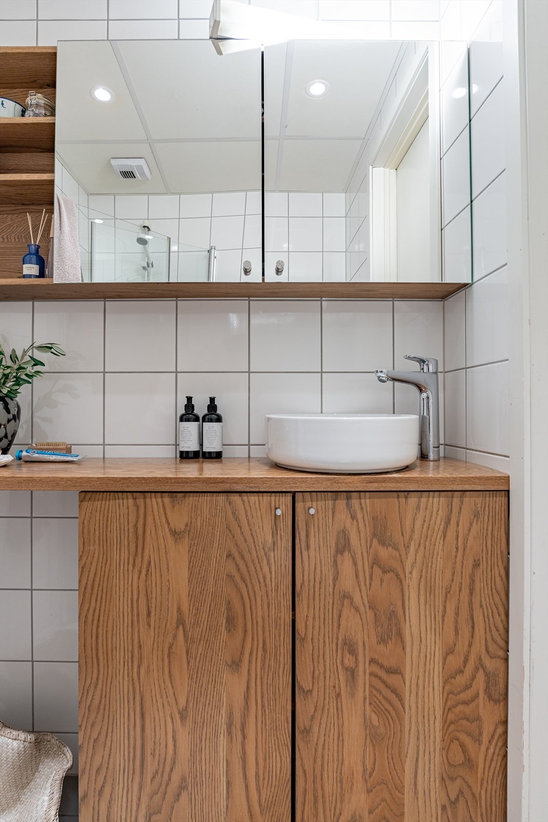 Baderomsinnredningen gir et stilig uttrykk. Galleribilde