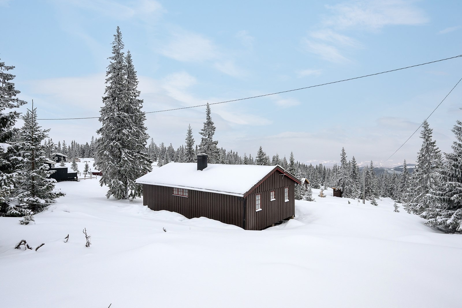 Eiendommen har fine solforhold og er et ypperlig utgangspunkt for turer og aktiviteter hele året. Galleribilde