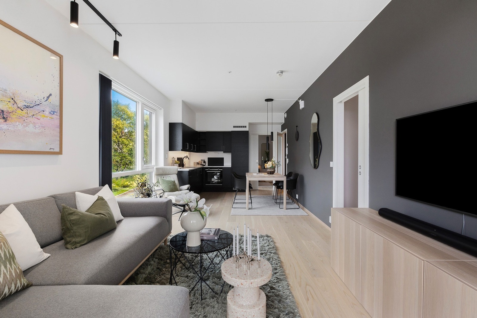 Med hjørnebeliggenhet får du ekstra vindusflater som gir godt med naturlig lys og en romsligere følelse Galleribilde