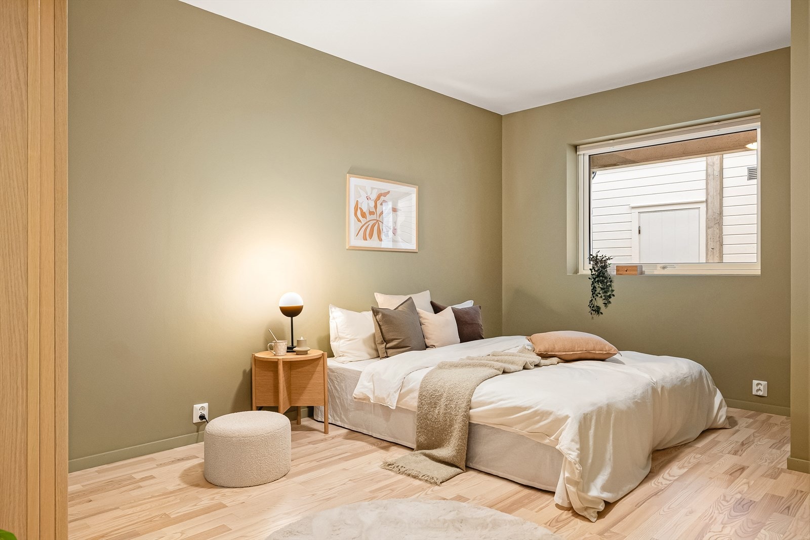 I boligen er det to soverom. Hovedsoverom er herlig romslig (13,4 m²). Galleribilde