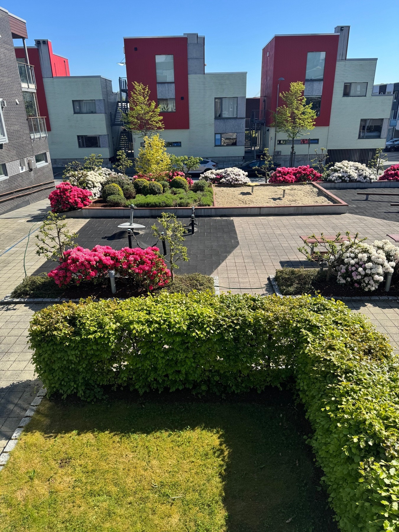 Selgers sommerbilder fra fellesområdene på utsiden. Galleribilde