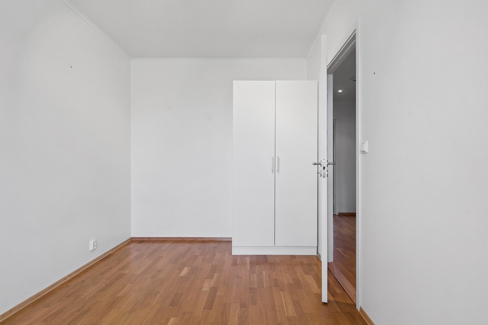 Også dette soverommet har plass til seng og garderobeskap. Galleribilde