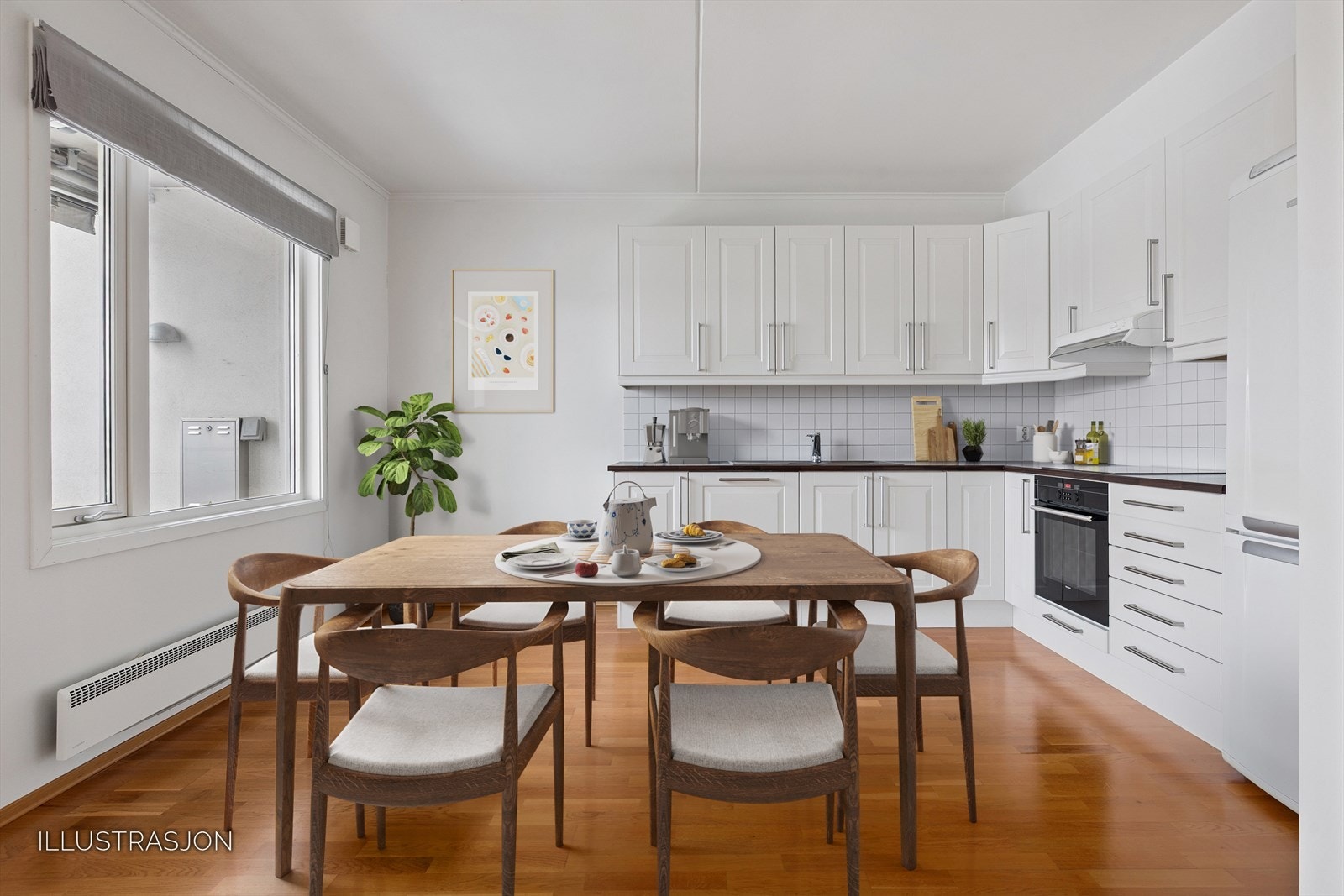 Det er god plass til en hyggelig spiseplass i overgangen mellom stue og kjøkken. Galleribilde