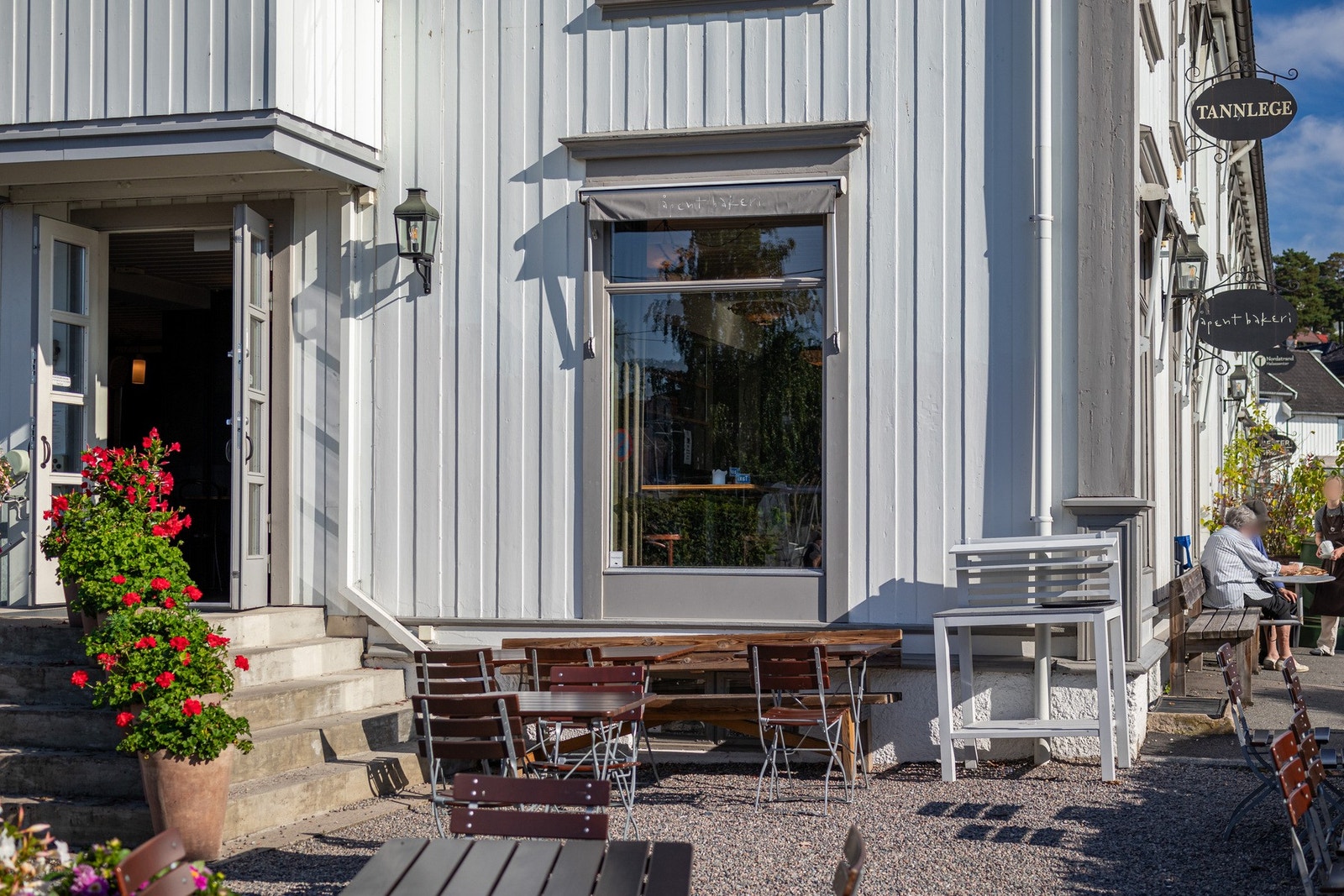 Åpent bakeri og Lofthus samvirkelag på Holtet. Galleribilde