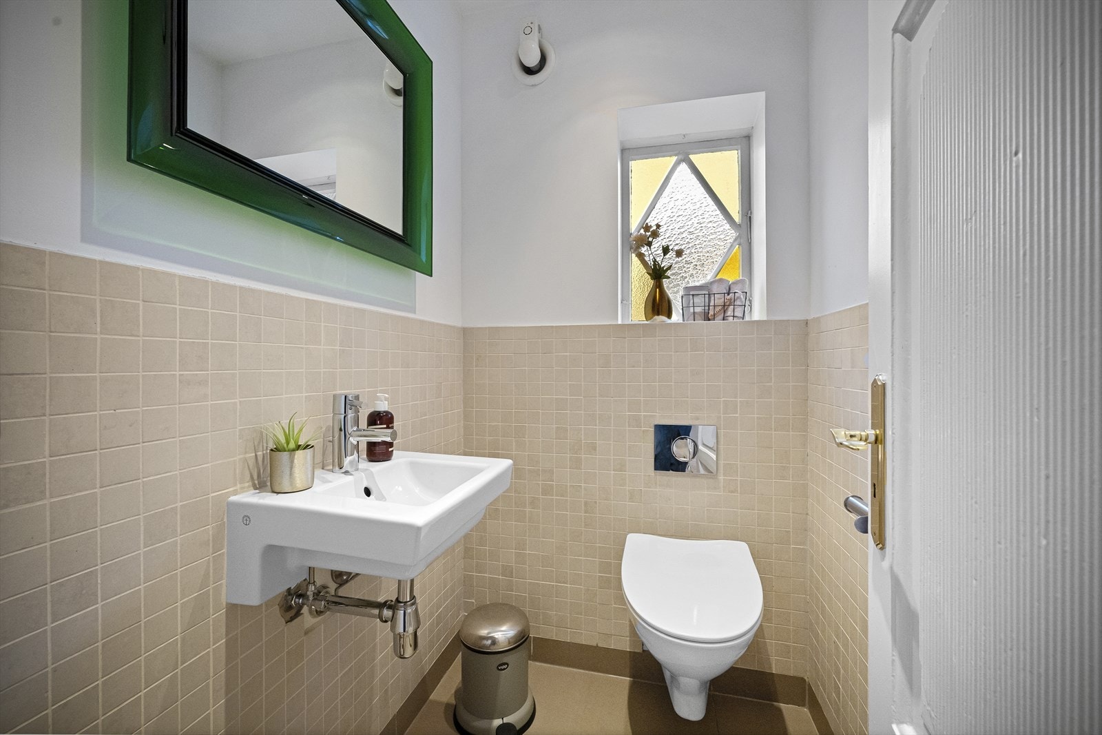 Gjestetoalett i første etasje Galleribilde